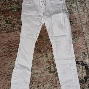 Lucky brand frayed at the bottom jeans